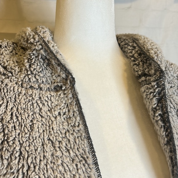 Pink Victoria’s Secret Gray Pocketed Open Fuzzy Coat - Picture 4 of 8